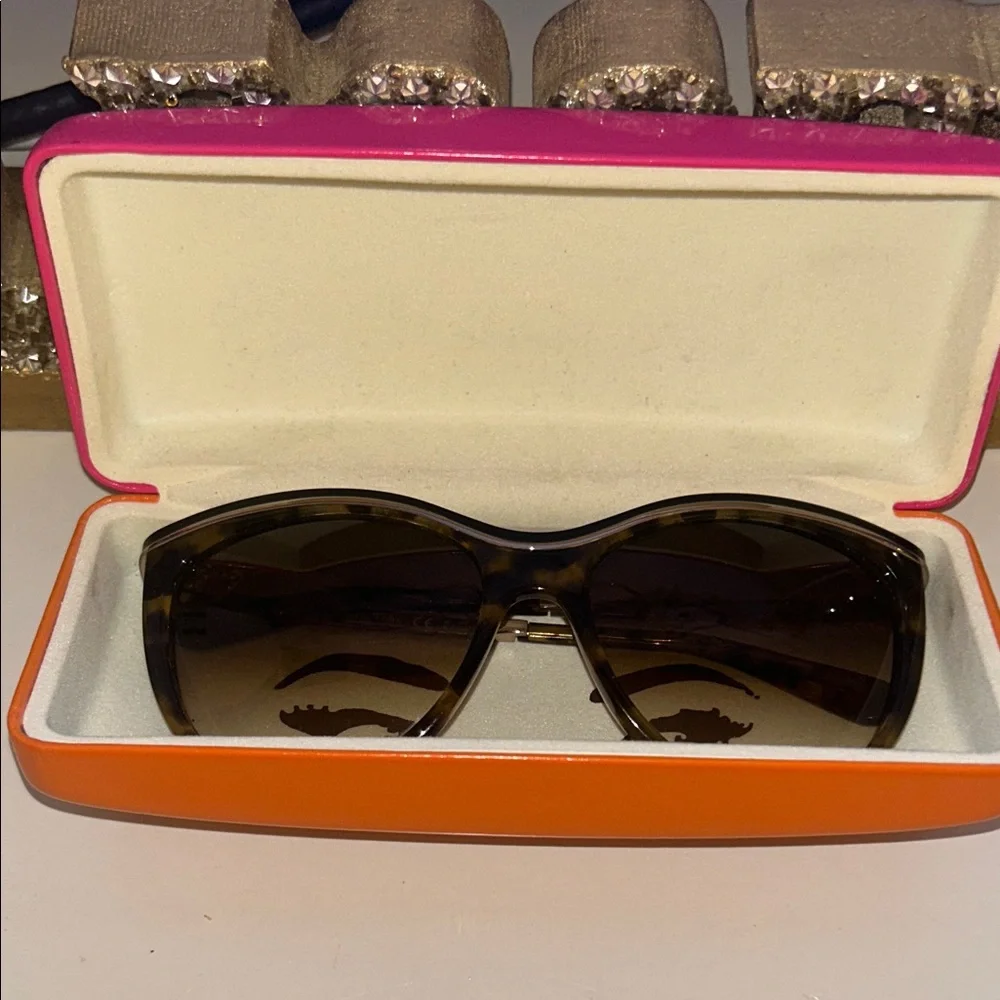 Kate Spade Black and Tortoise Sunglasses. Offers welcome - Picture 9 of 10